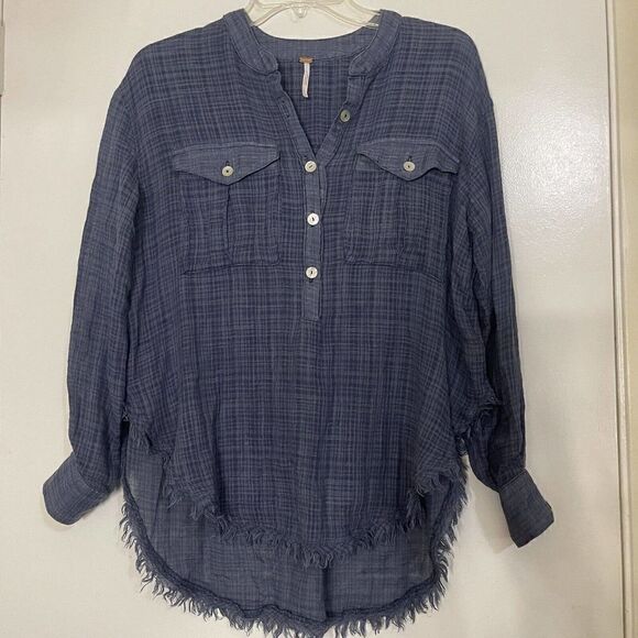 Free People Talk To Me Top Blue raw hem blouse size XS Retails $98 - Picture 2 of 6